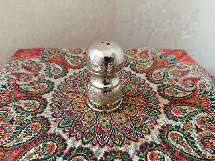 نمکدان مسی چکشی طرح رُخ با قلعکاری داخل و روکش کروم دستساز زنجان