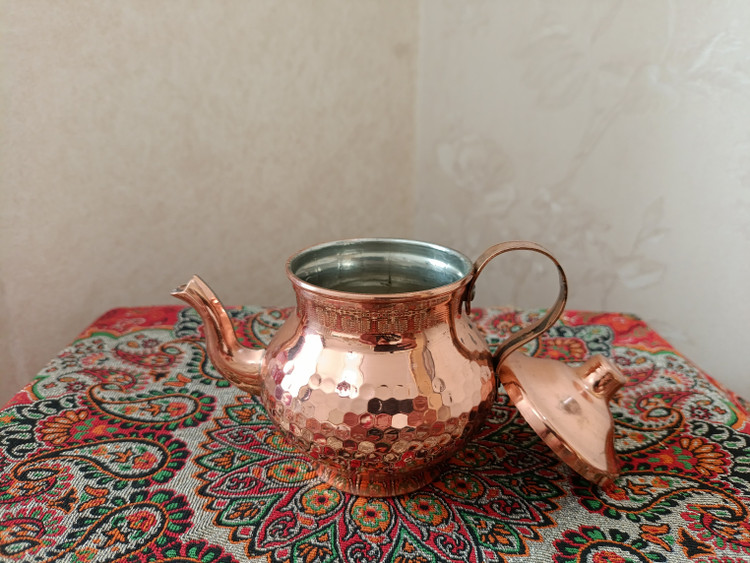 قوری مسی چکشی با قلع کاری داخل مناسب برای دم کردن زعفران دستساز زنجان