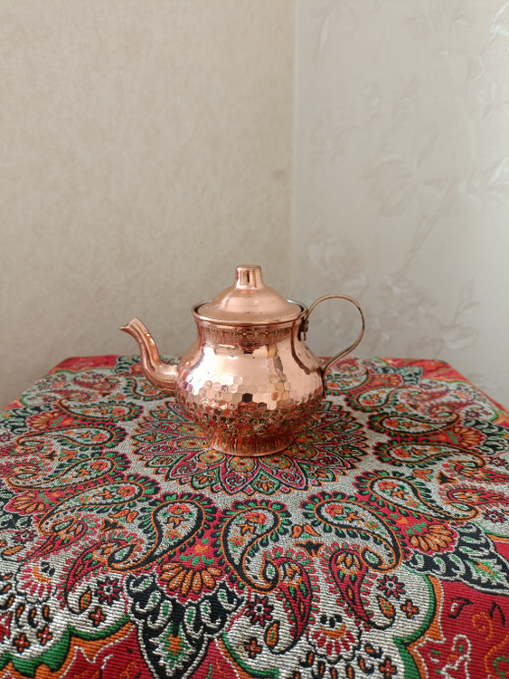 قوری مسی چکشی با قلع کاری داخل مناسب برای دم کردن زعفران دستساز زنجان