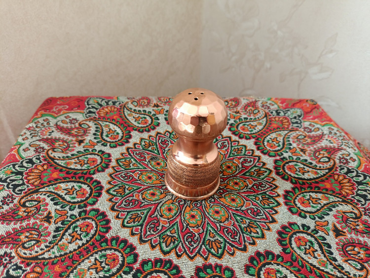 نمکدان مسی چکشی طرح رُخ با قلعکاری داخل و روکش نانو دستساز زنجان