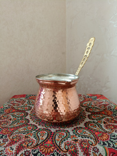 قهوهجوش مسی با گنجایش ۰/۴ لیتر با دسته برنجی و قلع کاری داخل دست ساز زنجان