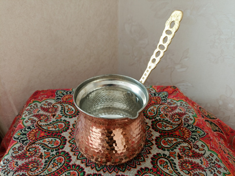قهوهجوش مسی با گنجایش ۰/۴ لیتر با دسته برنجی و قلع کاری داخل دست ساز زنجان