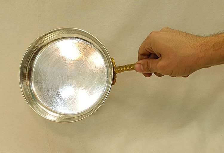 تابه مسی با دسته برنجی و قلع کاری داخل